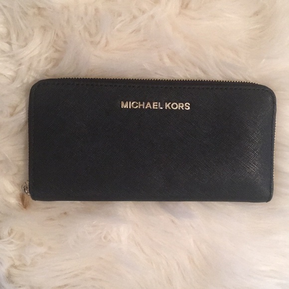 Michael Kors Handbags - Michael Kors Wallet